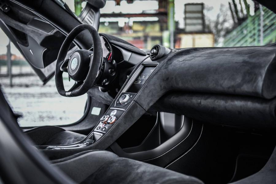 Интерьер McLaren 675LT by Edo Competition 2017 года  (фото 17 из 26)